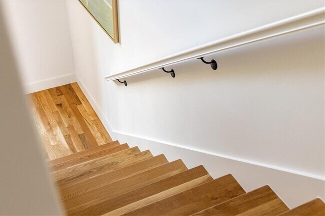 Building Photo - 4611 S 47th St