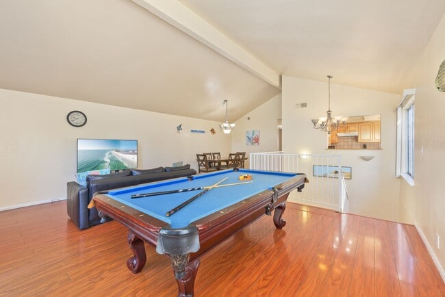 Building Photo - 9-MONTH FURNISHED WINTER RENTAL MID SEPT 2026 THROUGH MID JUNE 2027 **3-car parking**