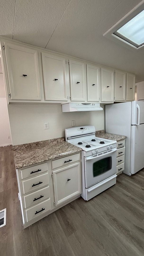 Building Photo - Updated 3 bedroom, 2 bathroom mobile!