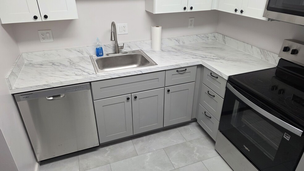 Kitchen - 44 S Lansdowne Ave