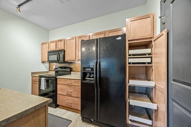 Building Photo - 123 Foxden Dr