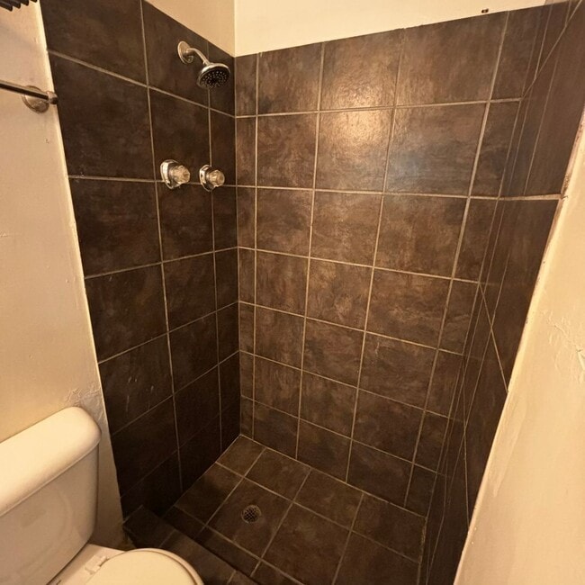 Building Photo - 4 Bedroom House in Hudson Park