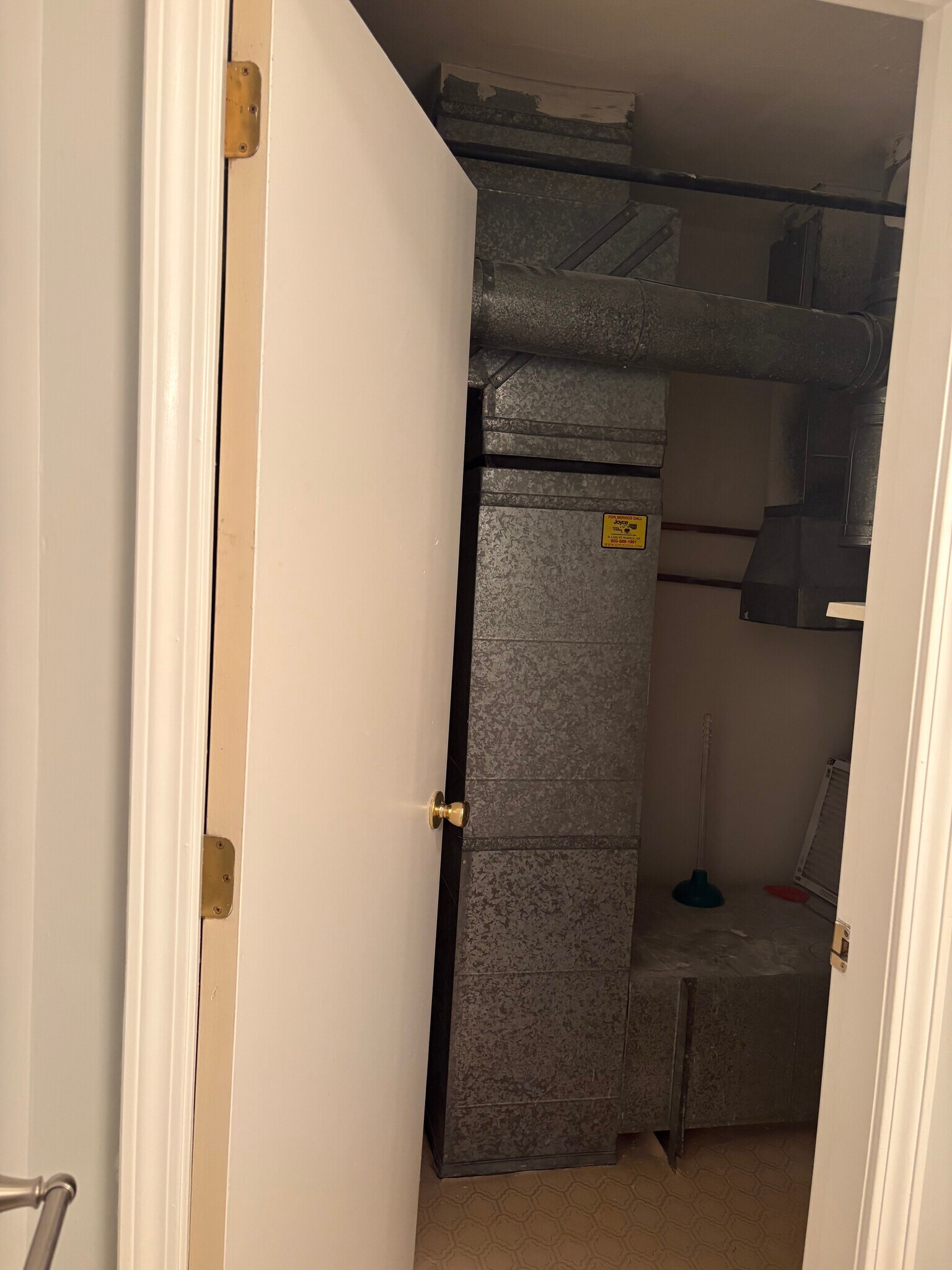 Building Photo - 12 Ledgewood Hills Dr