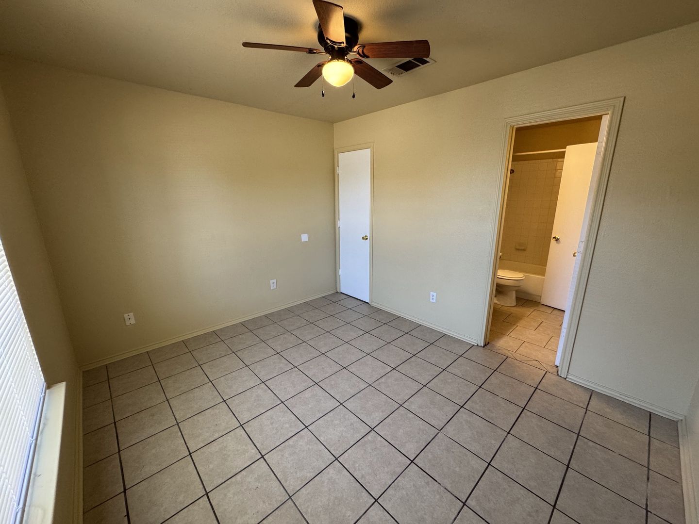 Building Photo - 5702 Greengate Dr