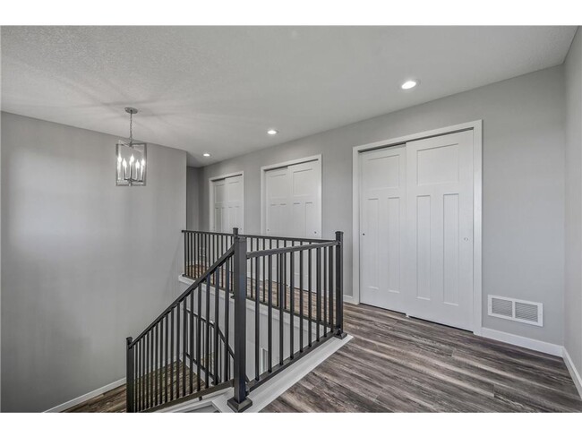 Building Photo - Rare 3 bed 4 bath no upgrade left out! 2 f...