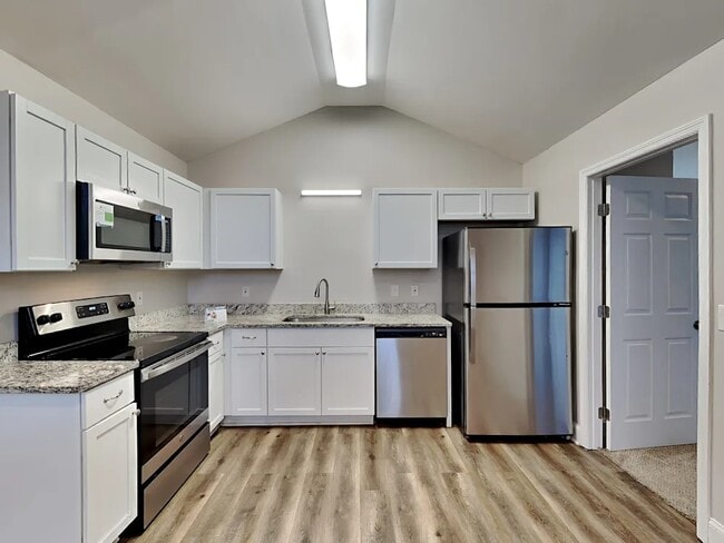 Building Photo - 915 Red Feather Trail