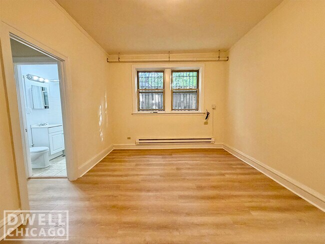 Building Photo - 2532 N Sawyer Ave