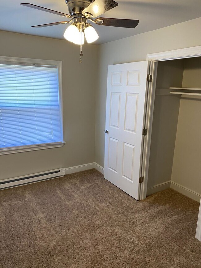 Building Photo - Just Renovated w/ large yard