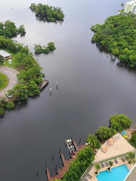 Building Photo - 16385 Biscayne Blvd