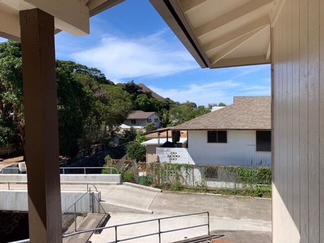 Building Photo - Pauoa Valley- utilities included!