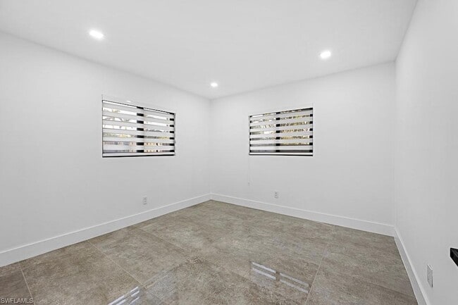 Building Photo - 112 Bayshore Dr