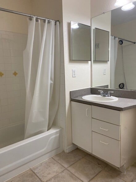 Building Photo - 7618 Pissarro Dr