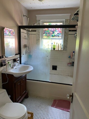 Bathroom 1 - 31 Greycliff Rd