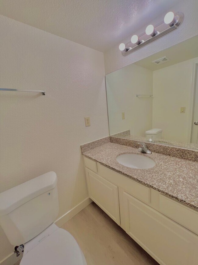 Building Photo - 5220 Indian River Dr