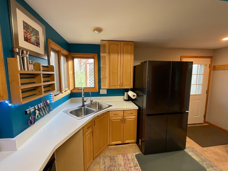 Building Photo - 1391 Thomas Ave W