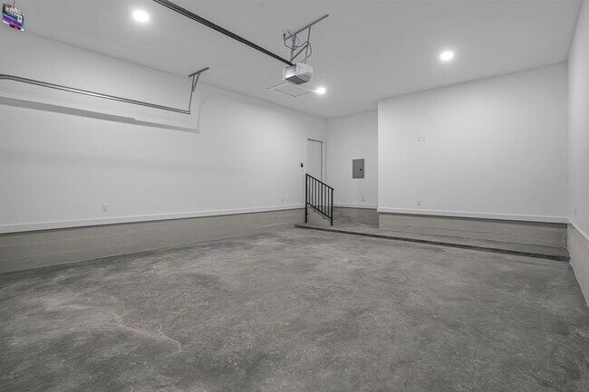 Building Photo - 3911 Yoyis St