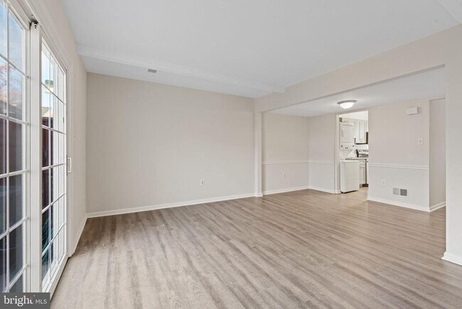 Building Photo - 7604 Somerset Ln