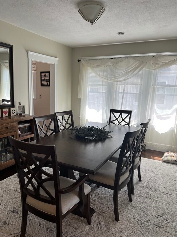 Building Photo - 66 Wren St