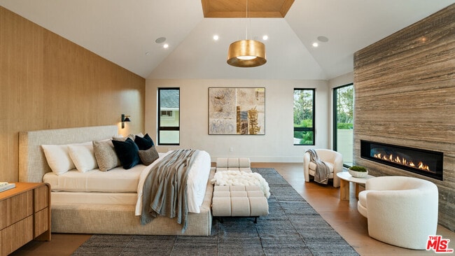 Building Photo - 565 Toyopa Dr