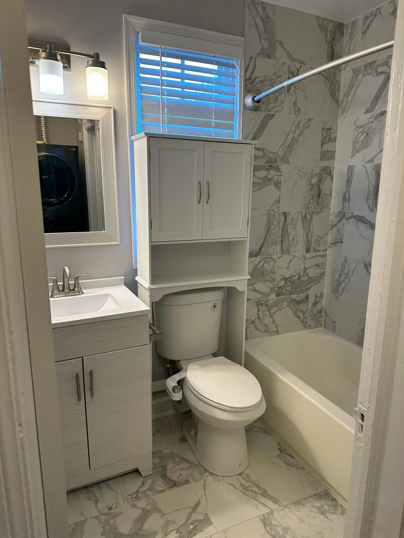 Bathroom - 235 Emerson St NW