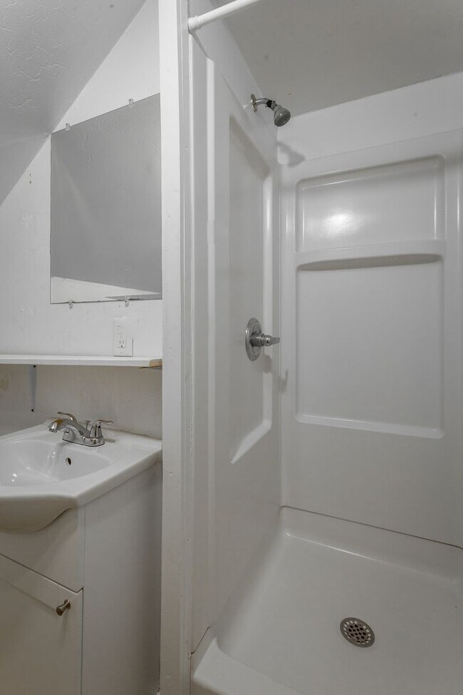 Building Photo - 321-325 Pine Ridge Road