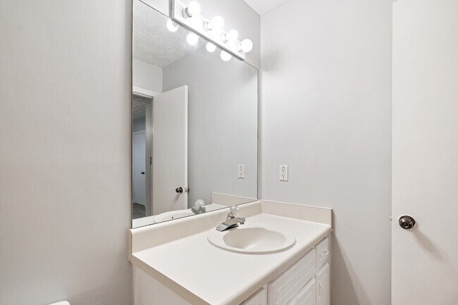 Building Photo - 1704 Hunting Creek Dr SE