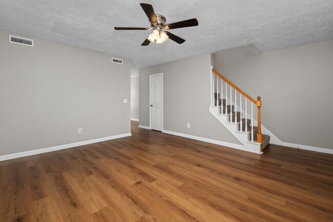Building Photo - 2320 Willowbrook Dr