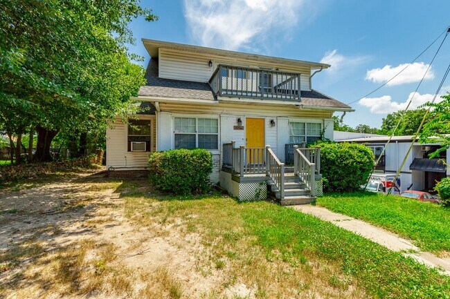 Building Photo - 300 Dunlap Ave