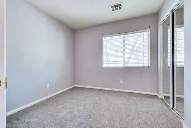 Building Photo - 5225 Shreve Ave