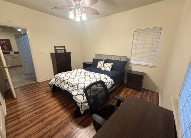 Building Photo - 225 Lookout Point