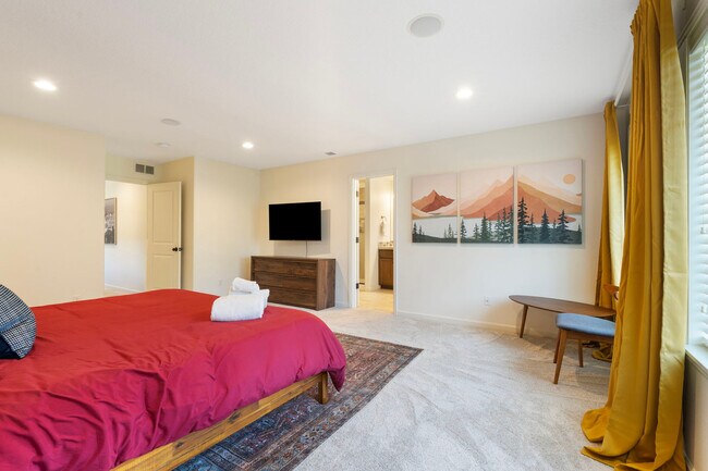 Building Photo - 3740 SE Willamette Ave