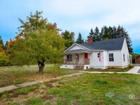 Building Photo - Beautifully Renovated 3-Bedroom Home with ...