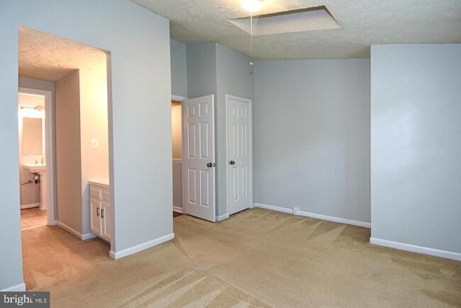 Building Photo - 1545 Woodcrest Dr