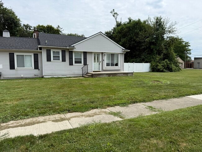 Primary Photo - 22420 Lilac St