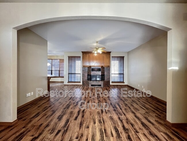 Building Photo - 113 S Mustang Rd