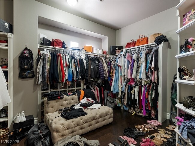 Building Photo - 779 Clove Ct