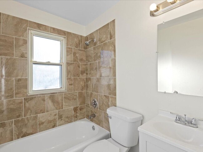 Building Photo - 1324 Odessa Dr
