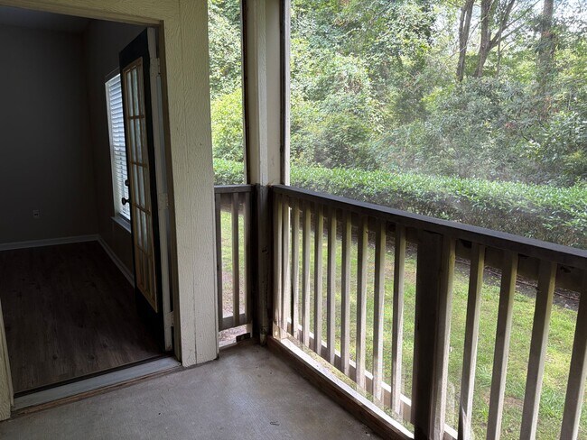 Building Photo - Three Bedroom Updated First Floor Condo at The Legends