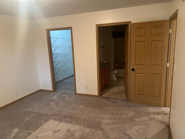 Building Photo - 11913 7 Pine Dr