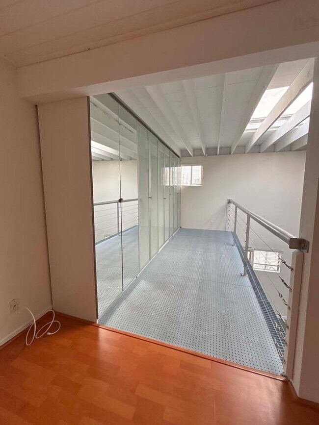 Building Photo - 915 Broadway St