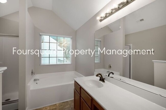 Building Photo - 4-Bed Single Family Home with Open Layout,...