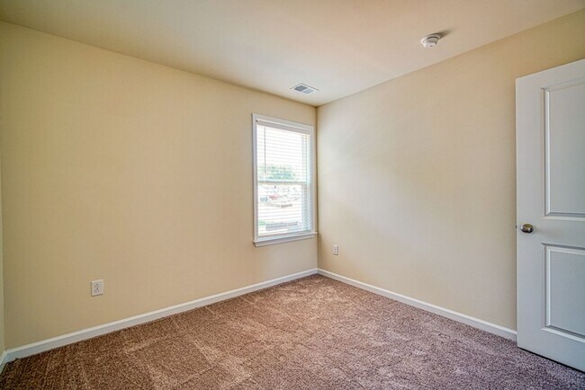 Building Photo - 580 Millsgate Cir