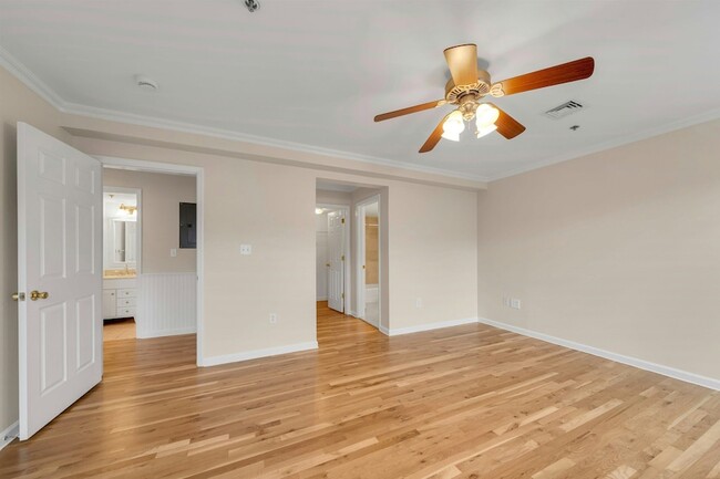 Building Photo - 350 7th St