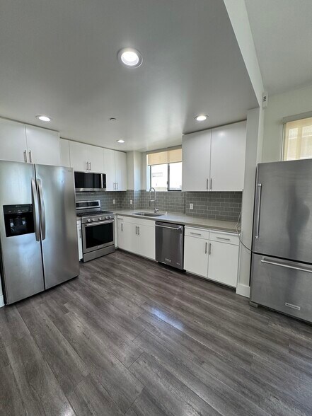 Building Photo - 1046 S Serrano Ave
