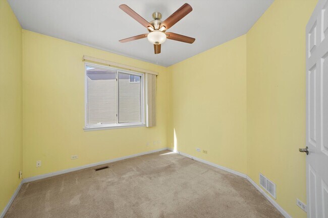 Building Photo - 3251 Thunderbird Ct E