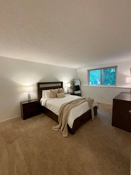 Building Photo - 5515 Pompano Dr