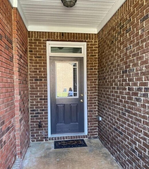 Building Photo - 207 Green Bridge Ct SE