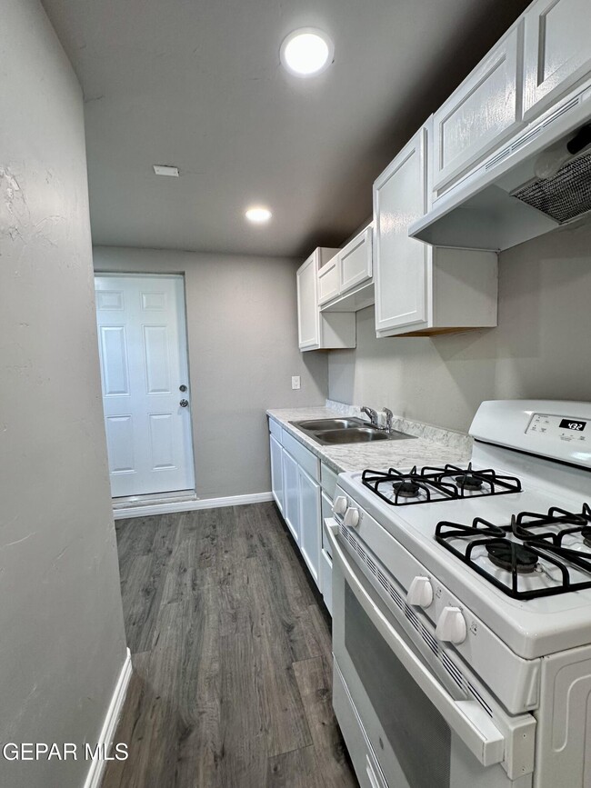 Building Photo - 4808 N Stevens St