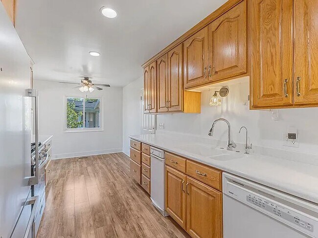 Building Photo - Updated Home in North Salt Lake with Great Views! $500 off first month rent!