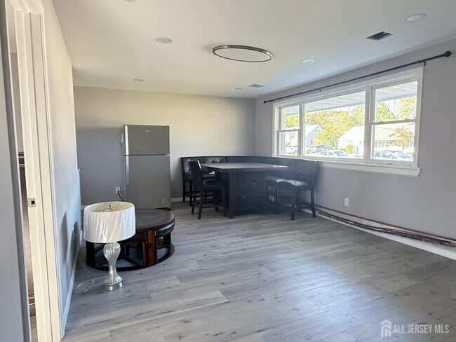 Building Photo - 19 Lahiere Ave